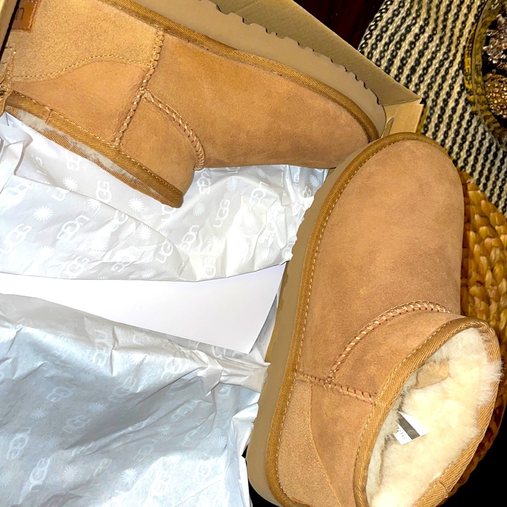 Brand new uggs too small for me